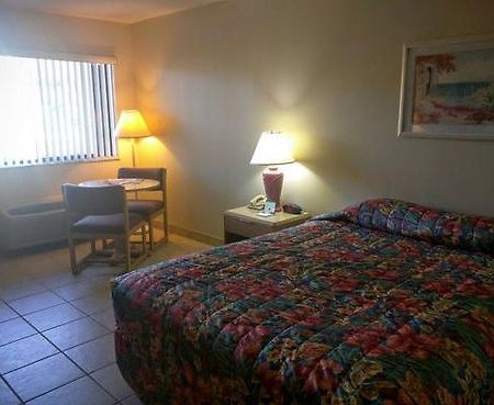 Cypress Cove Nudist Resort Poinciana Extérieur photo