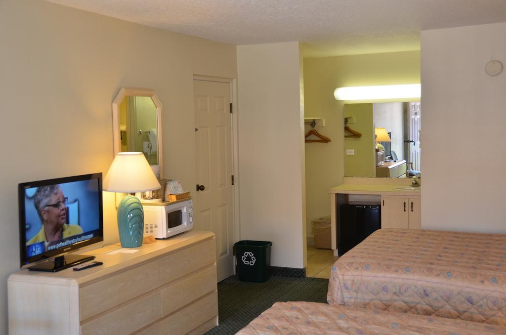 Cypress Cove Nudist Resort Poinciana Chambre photo